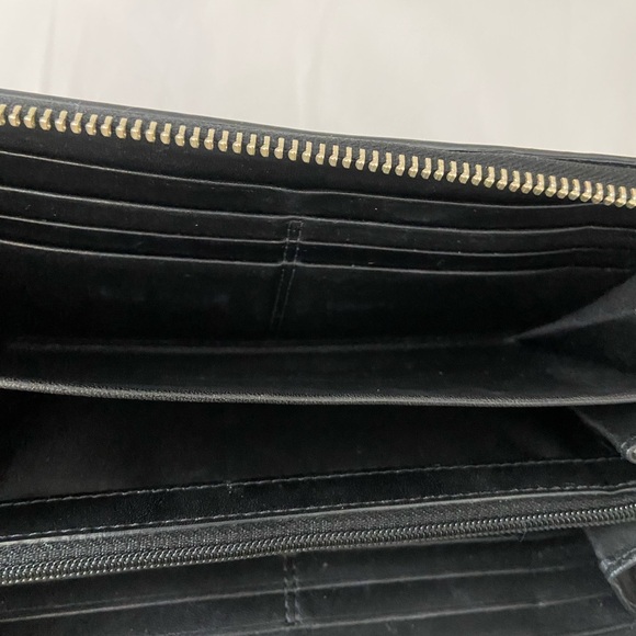 Coach Black signature leather Wallet with Silver Accents zipper around - Picture 6 of 11